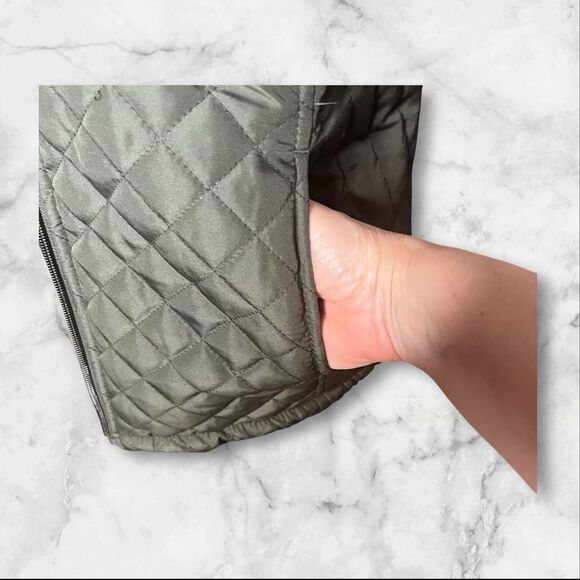 Denim & Co. Zip Front Quilted Vest with Faux Sherpa Lining Size Medium - Picture 4 of 8